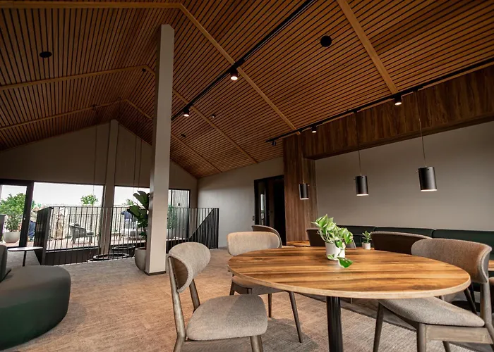 Отель Melfarhus *